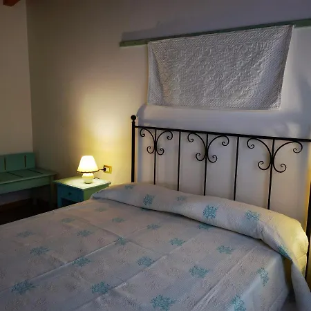 La Corte Degli Ulivi - Rurale 3* 特雷斯努拉吉斯